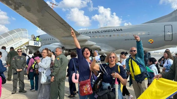 Colombianos residentes en Tel Aviv, Israel, son trasladados a su país natal en avión de la Fuerza Aeroespacial