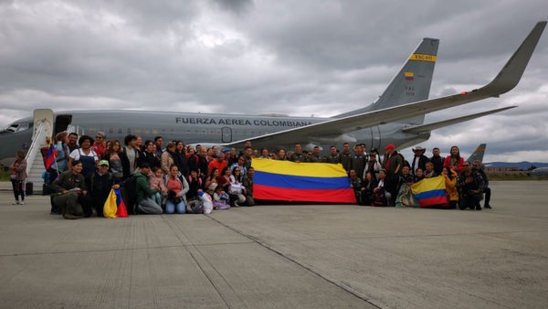 Llega el segundo vuelo con colombianos huyendo de la guerra en Israel Llega el segundo vuelo con colombianos huyendo de la guerra en Israel