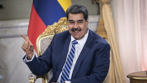 Maduro pide al canciller británico quedarse "callado" respecto a la disputa con Guyana