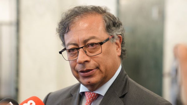 Petro llama a consultas a embajadora en Israel por "la masacre del pueblo palestino"