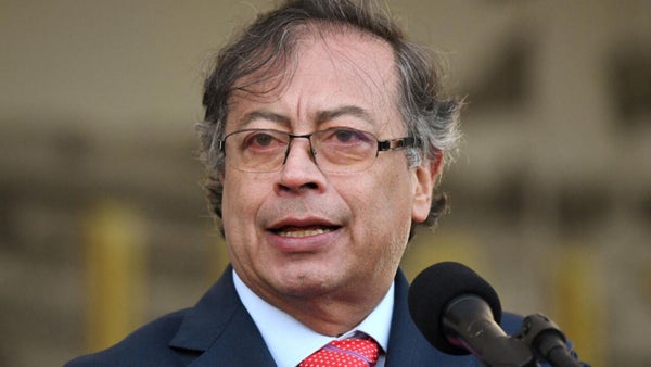 El presidente Petro dice que el acuerdo de paz con las FARC "se va a incumplir" El presidente Petro dice que el acuerdo de paz con las FARC "se va a incumplir"