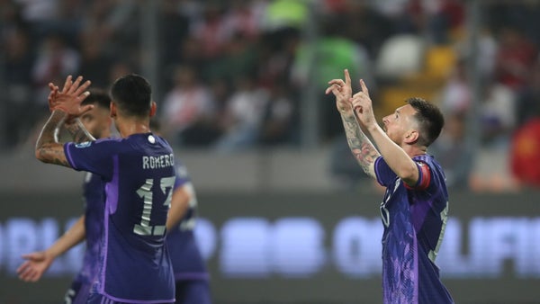 Messi hunde a Perú con dos golazos y da lección de fútbol en Lima