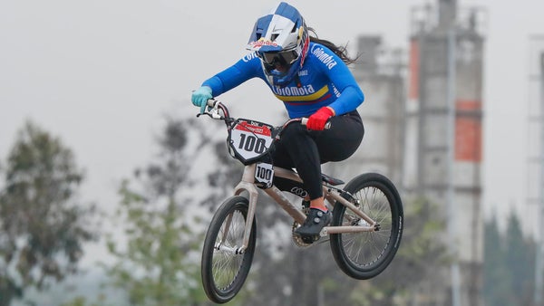 Mariana Pajón compite en los Panamericanos "aguantando" lesiones y con "corazón y ganas"