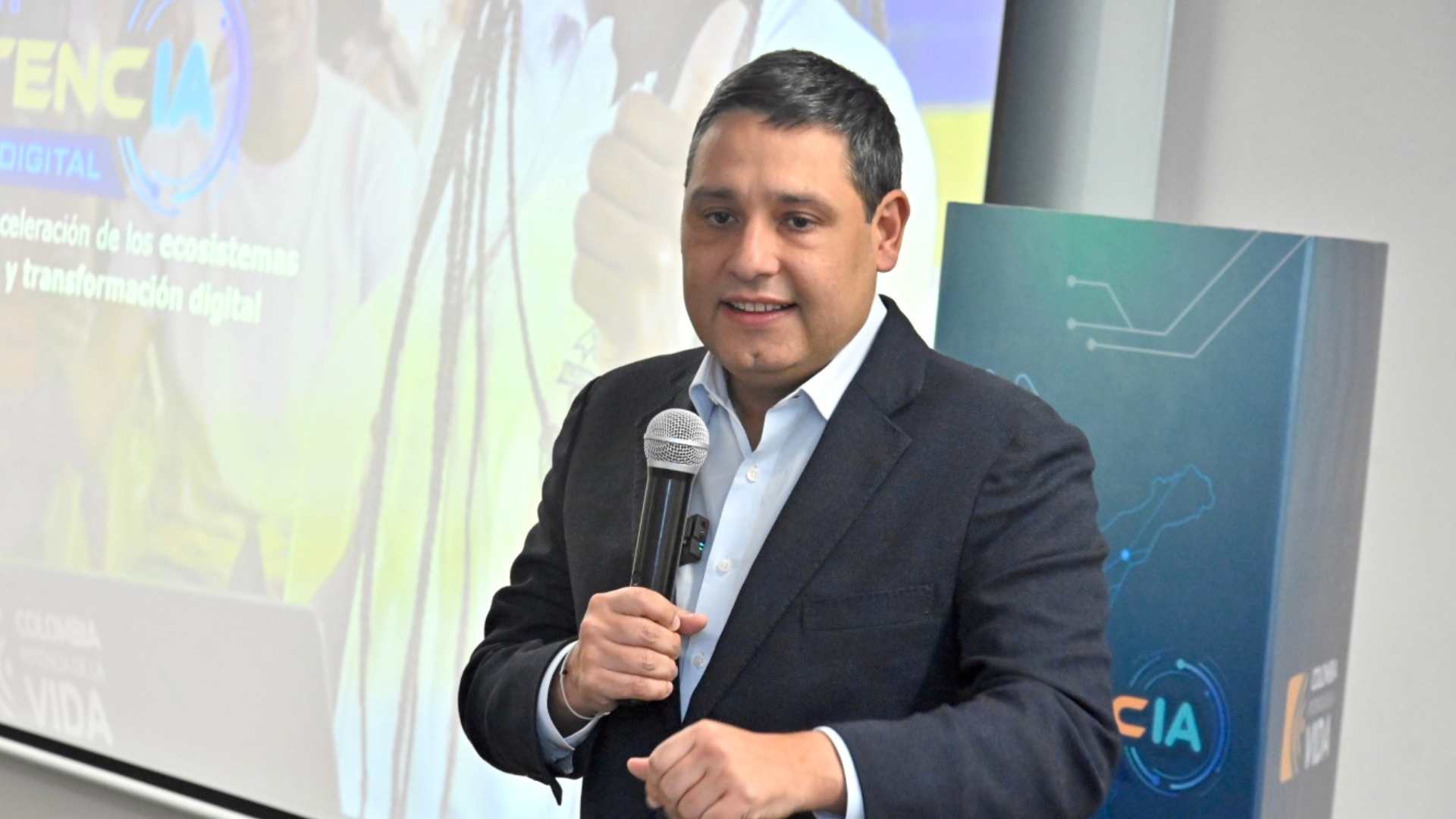 Mauricio Lizcano// renuncia// Ministerio de las TIC// MinTic// Ministerio de las Tecnologías de Información y Comunicación// Revista Alternativa// Noticias Caracol// Noticias RCN// RCN Radio// La FM// Blu Radio// W Radio// Caracol Radio// Red Más Noticias// Revista Semana// Infobae// La Silla Vacía// La Razón// Las 2 Orillas//