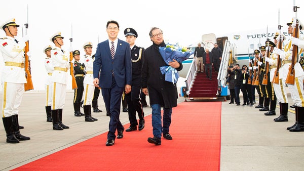 Petro llega a China y centrará su visita de Estado en el Metro de Bogotá