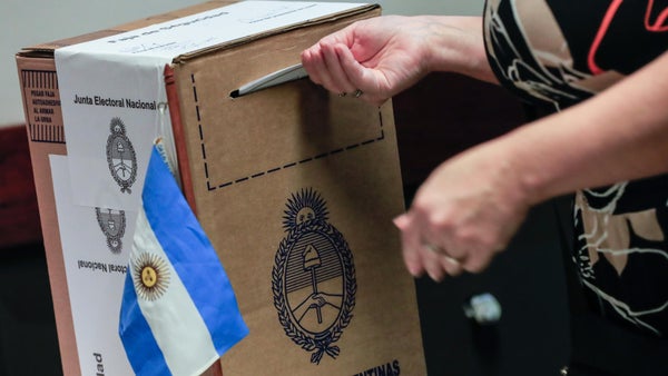 Altos cargos de la campaña de Milei son llamados a declarar por sus denuncias sobre fraude electoral en Argentina