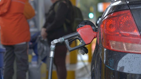 MinMinas y MinHacienda discrepan sobre aumento de gasolina para noviembre