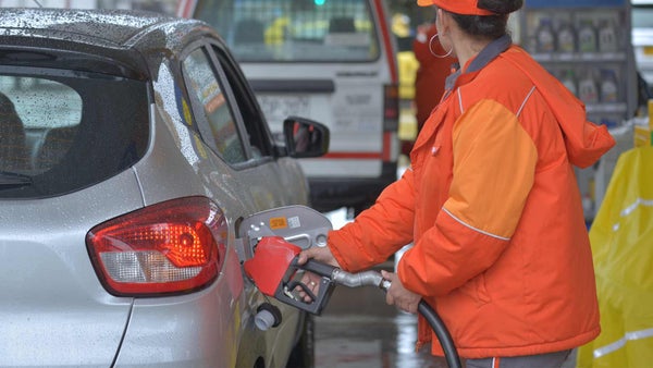 ¡Los golpes al bolsillo no paran!, galón de gasolina subirá $600 pesos más