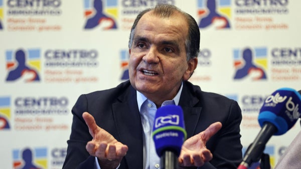 Fiscalía acusó formalmente a Óscar Iván Zuluaga y a su hijo por caso Odebrech