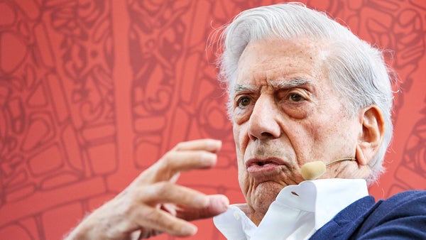 Mario Vargas Llosa publica su novela: 'Le dedico mi silencio': "Es mi última novela aunque escribiré hasta el último día de mi vida"