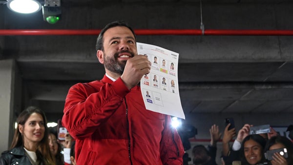 Carlos Fernando Galán, heredero de un líder asesinado, gobernará Bogotá Carlos Fernando Galán, heredero de un líder asesinado, gobernará Bogotá