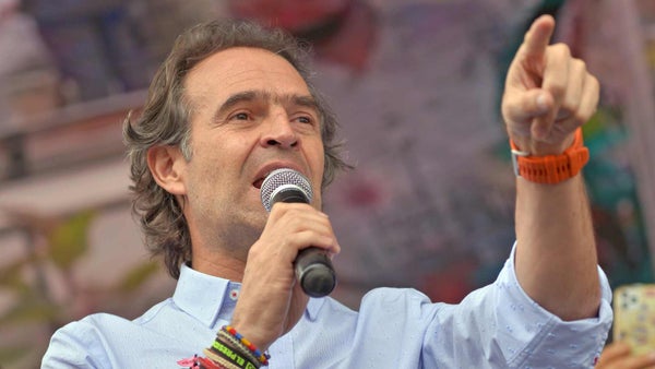 Alcalde de Medellín, Federico Gutiérrez, prohíbe compra de celulares en medida de austeridad fiscal Alcalde de Medellín, Federico Gutiérrez, prohíbe compra de celulares en medida de austeridad fiscal