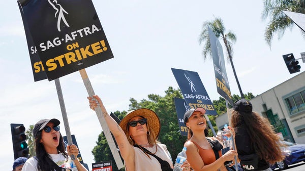 Orden ejecutiva de Biden sobre IA recibe el apoyo del sindicato de actores de EE.UU.