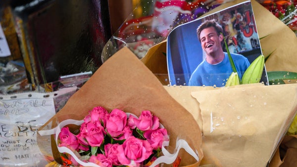 Los protagonistas de "Friends" rompen su silencio sobre la muerte de Matthew Perry Los protagonistas de "Friends" rompen su silencio sobre la muerte de Matthew Perry