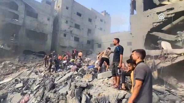 Mueren 15 gazatíes y unos 150 son heridos en un ataque israelí previo al reparto de ayuda Mueren 15 gazatíes y unos 150 son heridos en un ataque israelí previo al reparto de ayuda