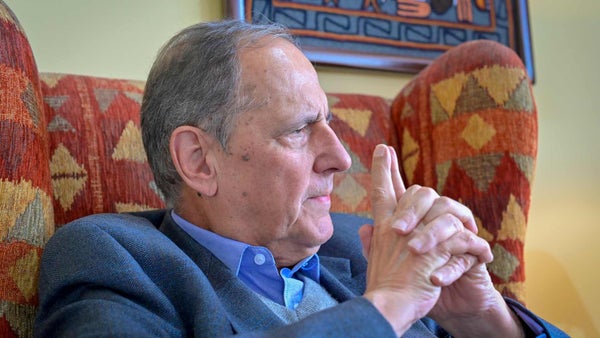 “El gobierno va mal, pero la economía va peor”: Juan Camilo Restrepo