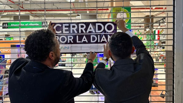 Dian cierra la sede de Jumbo del Centro Comercial Santafé