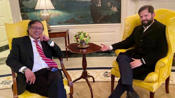 Boric tuvo que aceptar reunirse con Petro en el pasillo porque llegó tarde