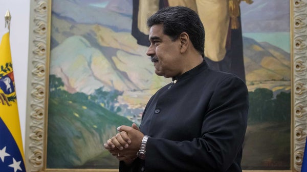Chavistas postulan a Nicolás Maduro como su candidato presidencial