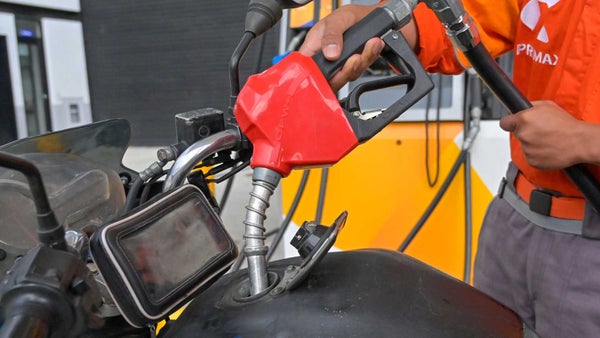 Propuesta de eliminación de impuestos a la gasolina en Colombia genera preocupación por efectos fiscales Propuesta de eliminación de impuestos a la gasolina en Colombia genera preocupación por efectos fiscales