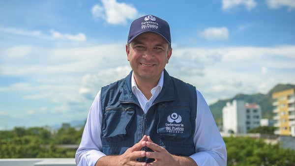 Defensoría del Pueblo de Colombia critica el doble discurso de paz de grupos guerrilleros