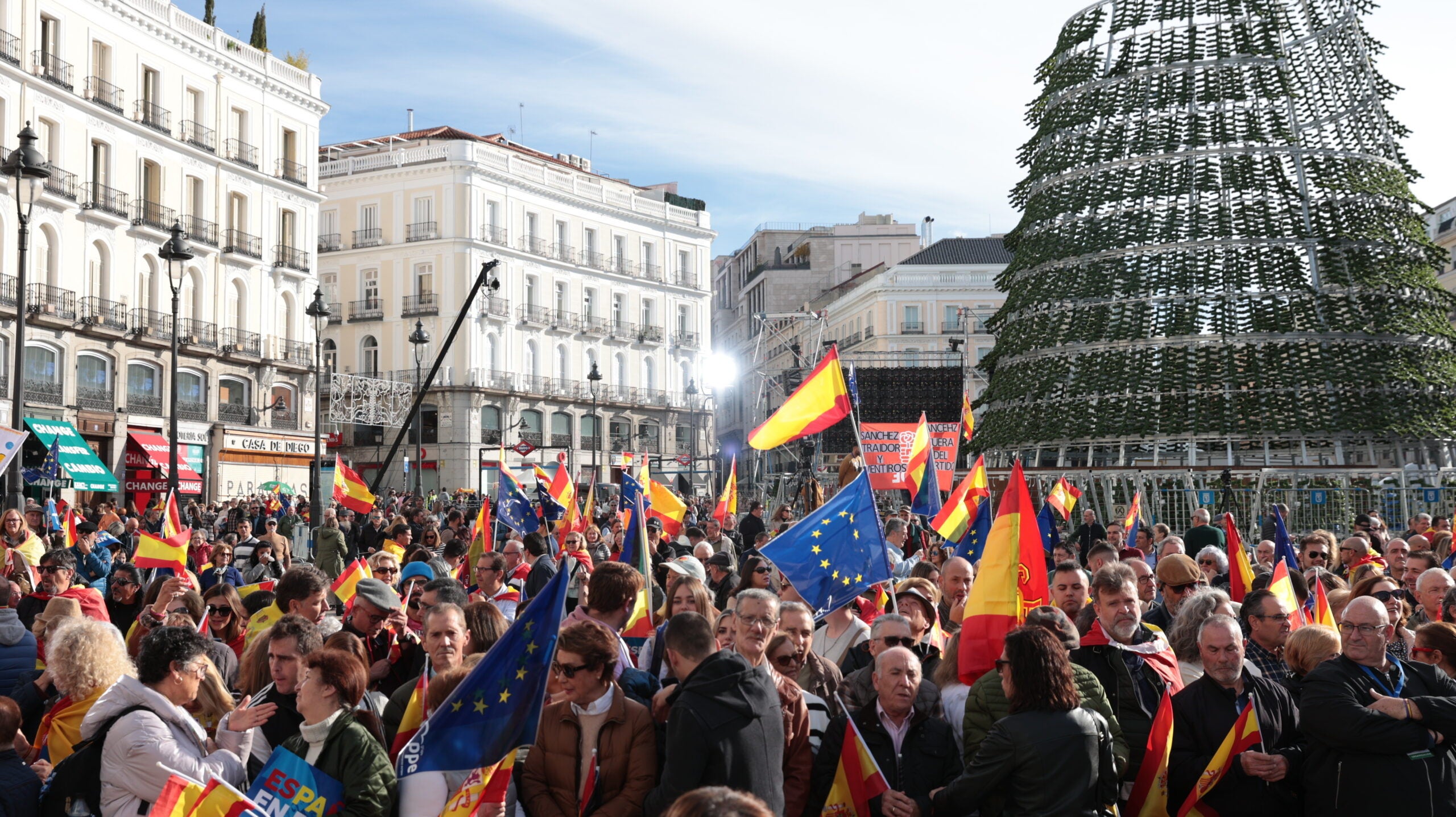 El PP protesta en Madrid tras el acuerdo entre PSOE y Junts