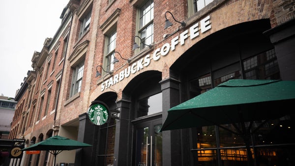 Sindicato de Starbucks convoca huelga el día en que se prevén las mayores ventas del año