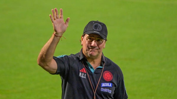 Néstor Lorenzo desmiente rumores y afirma que está 100 % con la selección de Colombia