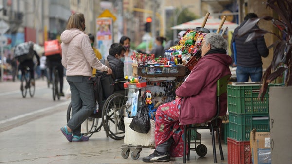 La economía colombiana en números rojos: el PIB cae 0,3% en el tercer trimestre La economía colombiana en números rojos: el PIB cae 0,3% en el tercer trimestre