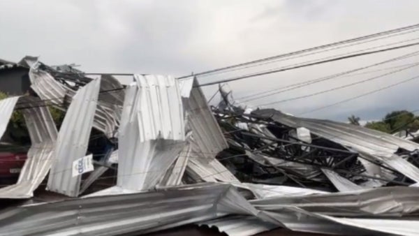 Un muerto y casi 60 heridos al colapsar un polideportivo durante un temporal en Brasil