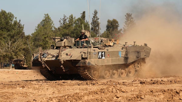 Israel envió ayuda a Gaza por su frontera por primera vez desde que estalló la guerra Israel envió ayuda a Gaza por su frontera por primera vez desde que estalló la guerra