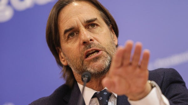 China y Uruguay firman acuerdos y apuestan por fortalecer lazos comerciales