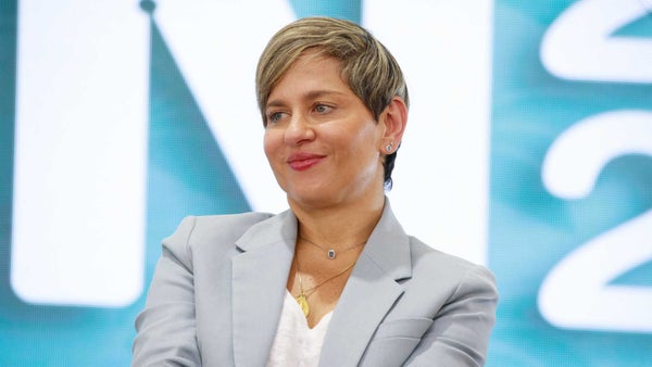 Un segundo vídeo sobre la aparición de la Primera Dama Verónica Alcocer en los parques de Orlando Un segundo vídeo sobre la aparición de la Primera Dama Verónica Alcocer en los parques de Orlando