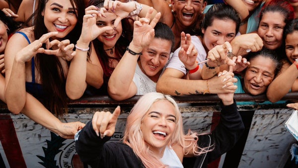 Karol G da un concierto sorpresa para las reclusas de una cárcel colombiana