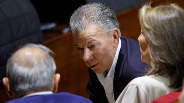 Santos reprocha a Petro la "patente de corso" dada a la disidencia de 'Iván Mordisco'