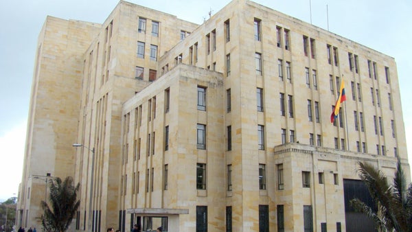 Inspección en Ministerio de Hacienda y casa de asesora por orden de la Corte Suprema