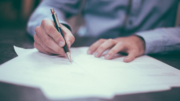 Freno en la contratación de personal afecta a entidades estatales en Colombia Freno en la contratación de personal afecta a entidades estatales en Colombia