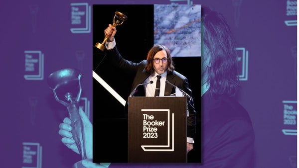 El irlandés Paul Lynch gana el premio Booker con su libro 'Prophet song'