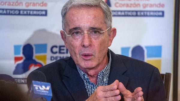 Álvaro Uribe romperá su silencio tras ser llamado a juicio por soborno y fraude procesal