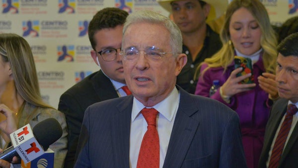 Fiscalía reasigna caso Uribe