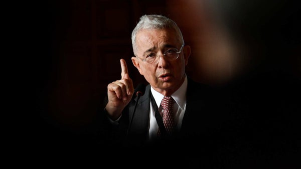 "El gobierno nacional quebró las EPS del país": Uribe tras crisis de Sura "El gobierno nacional quebró las EPS del país": Uribe tras crisis de Sura