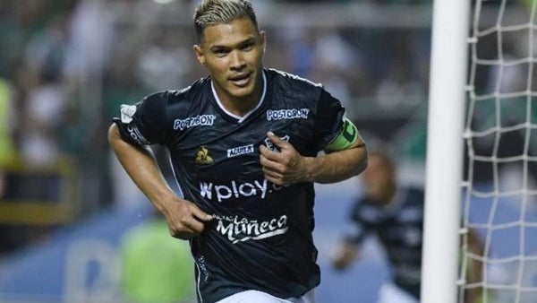 Sancionan por 4 fechas a 'Teo' Gutiérrez por haber "tocado la nalga" a mujer de logística