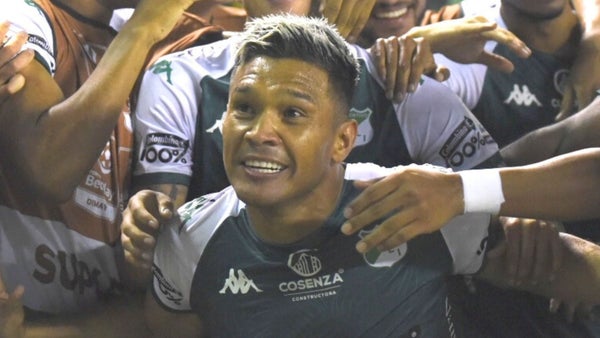 Teófilo se vestiría nuevamente de 'Tiburón'