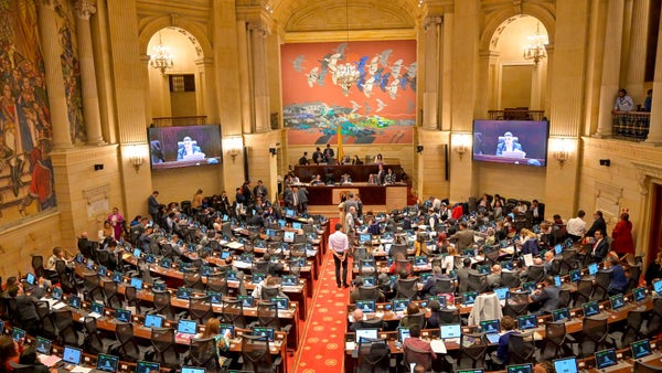 El avance de la reforma a la salud de Petro divide aún más a los colombianos