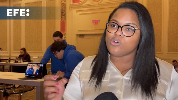 Empresaria latina crea con la IA una aplicación que traduce el lenguaje de señas a texto