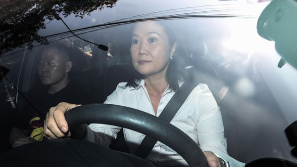 Keiko y Kenji Fujimori ingresan al penal donde está recluido su padre