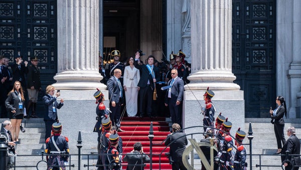 Milei toma juramento de sus nueve ministros a puerta cerrada