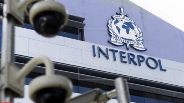 Interpol emite circular azul contra Timothy Alan Livingston por presunto abuso sexual de menores en Medellín