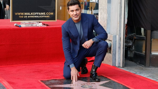 Zac Efron descubre su estrella en el Paseo de la Fama de Hollywood y honra a Matthew Perry Zac Efron descubre su estrella en el Paseo de la Fama de Hollywood y honra a Matthew Perry