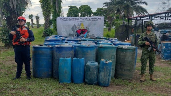 Incautan 2,374 Galones de combustible en operativo anticontrabando en Tumaco, Nariño